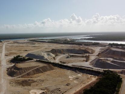 Vista aérea de la mina de piedra caliza de Vulcan Materials en Calica, Quintana Roo, en mayo de 2022.