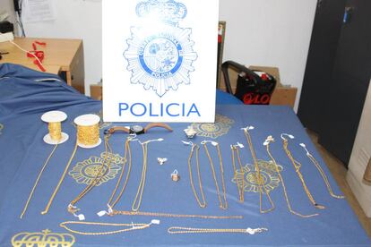 Joyas incautadas al grupo arrestado.