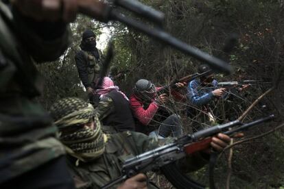 Miembros del Ej&eacute;rcito Libre de Siria en el noroeste del pa&iacute;s.