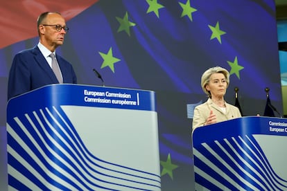 El canciller alemán, Friedrich Merz, y la presidenta de la Comisión Europea, Ursula von der Leyen, el pasado mayo. 