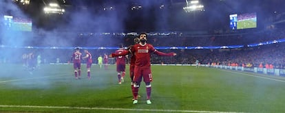 Salah celebra el primer gol del Liverpool en el campo del Manchester City.