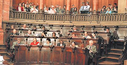 Sala de plenos del Ayuntamiento de Barcelona.