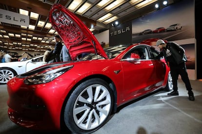 Exhibición de un Tesla Model 3 en la Canadian International Auto Show de Toronto, Ontario.