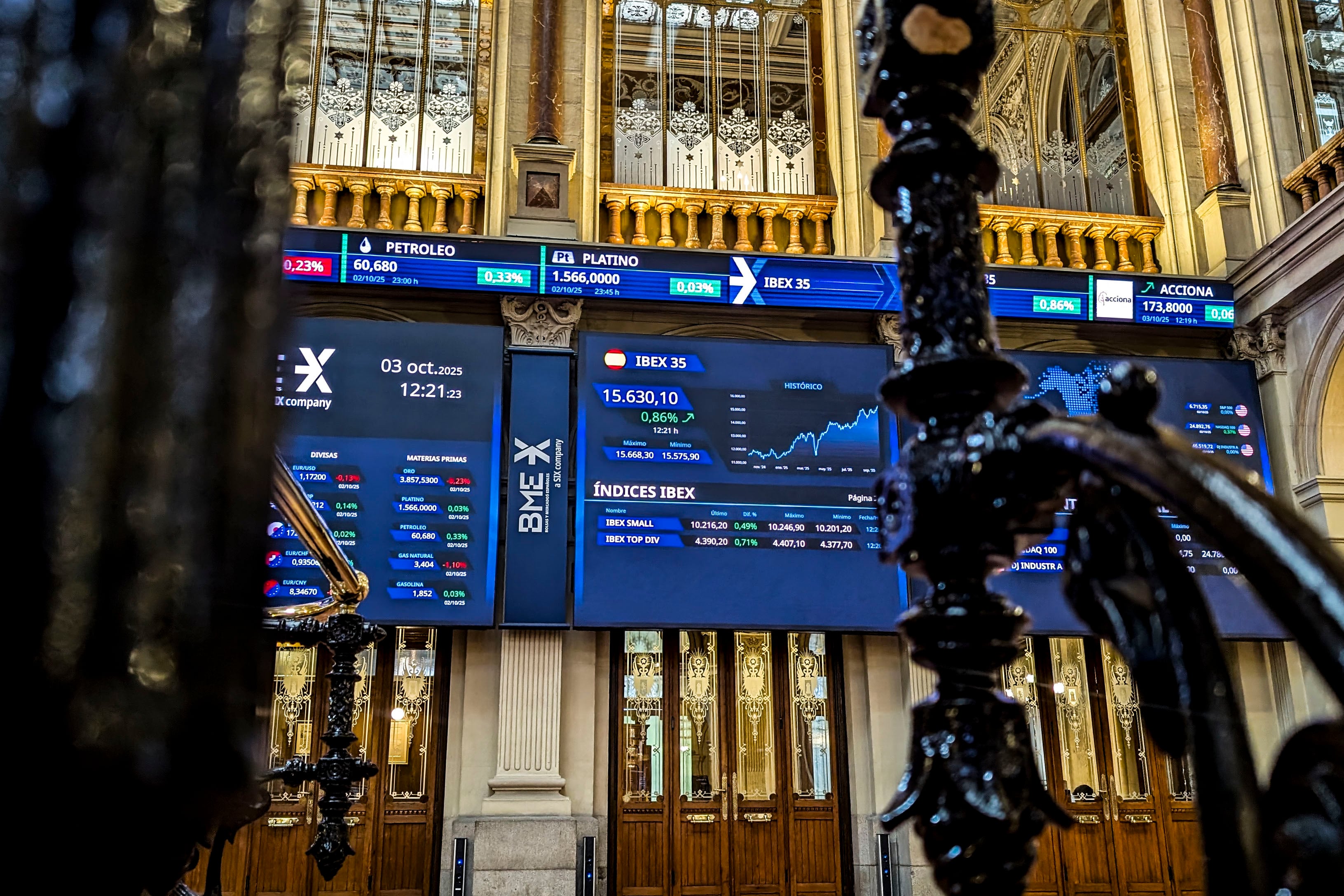 Paneles de la Bolsa de Madrid.