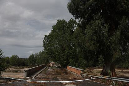Destrozos causados por las inundaciones en Aldea del Fresno, al suroeste de la Comunidad de Madrid, este lunes.