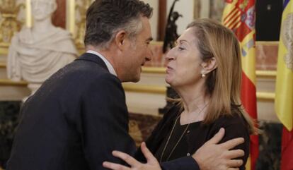 Ana Pastor con el presidente del Parlamento de Andorra, Vicenç Mateu, este lunes.