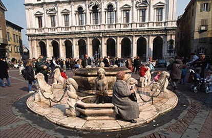 La Piazza Vecchia de Bérgamo, en la Lombardía italiana, es considerada una de las más bellas de Italia, melliza de la Piazza della Signoria de Florencia.