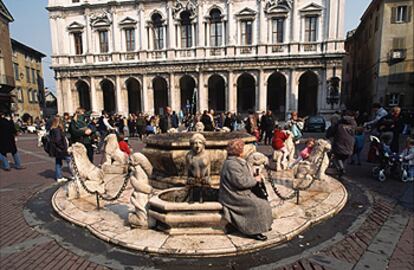 La Piazza Vecchia de Bérgamo, en la Lombardía italiana, es considerada una de las más bellas de Italia, melliza de la Piazza della Signoria de Florencia.