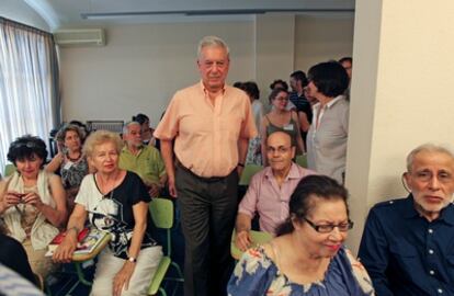 Mario Vargas Llosa, con los asistentes al curso de la Universidad Complutense.