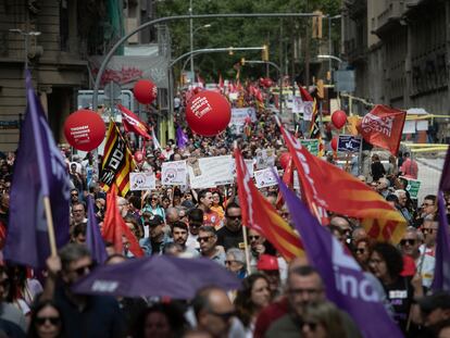 Manifestantes de CC OO y UGT este lunes en Barcelona.