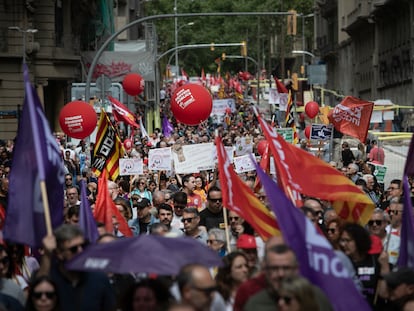 Manifestantes de CC OO y UGT este lunes en Barcelona.