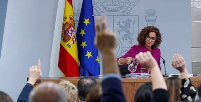 La ministra portavoz del Gobierno, María Jesús Montero, en la rueda de prensa tras el Consejo de Ministros este martes en Moncloa. 