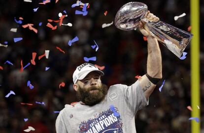 Edelman, con el trofeo Vince Lombardi. 