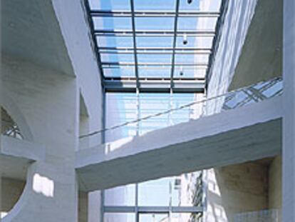 Un aspecto del interior del museo berlinés diseñado por Pei.