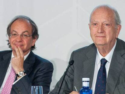 Pere Viñolas, consejero delegado de Colonial (izquierda), y Juan José Brugera, presidente de la inmobiliaria, el viernes en la junta de accionistas de la socimi celebrada en Madrid.