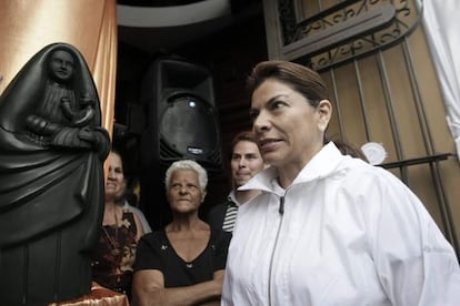 La presidenta de Costa Rica, Laura Chinchilla, el pasado 1 de agosto, en la peregrinaci&oacute;n en honor de la Virgen de los &Aacute;ngeles.