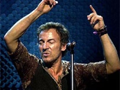 Bruce Springsteen, durante su actuación de ayer en el Palau Sant Jordi de Barcelona.