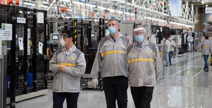 El director de Fabricaciones y Logística del grupo Renault y presidente de Renault España, José Vicente de los Mozos, en una visita hoy a la planta de motores de la compañía en Valladolid.