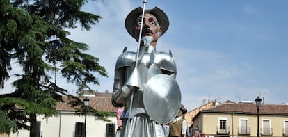 Gigantes y cabezudos en las ferias de Alcalá de Henares de 2016.