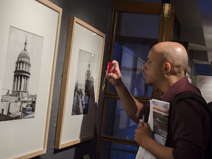 Un exposición con fotografías del archivo fotográfico Walter Reuter, en Ciudad de México.