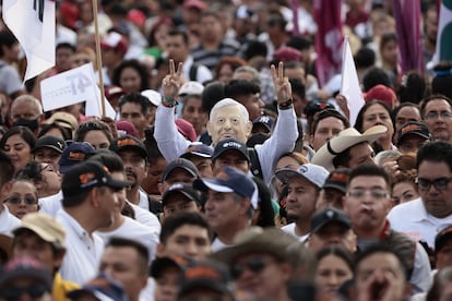 Seguidores de Andrés Manuel López Obrador, durante una concentración en Ciudad de México, el pasado 1 de julio.
