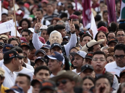 Seguidores de Andrés Manuel López Obrador, durante una concentración en Ciudad de México, el pasado 1 de julio.