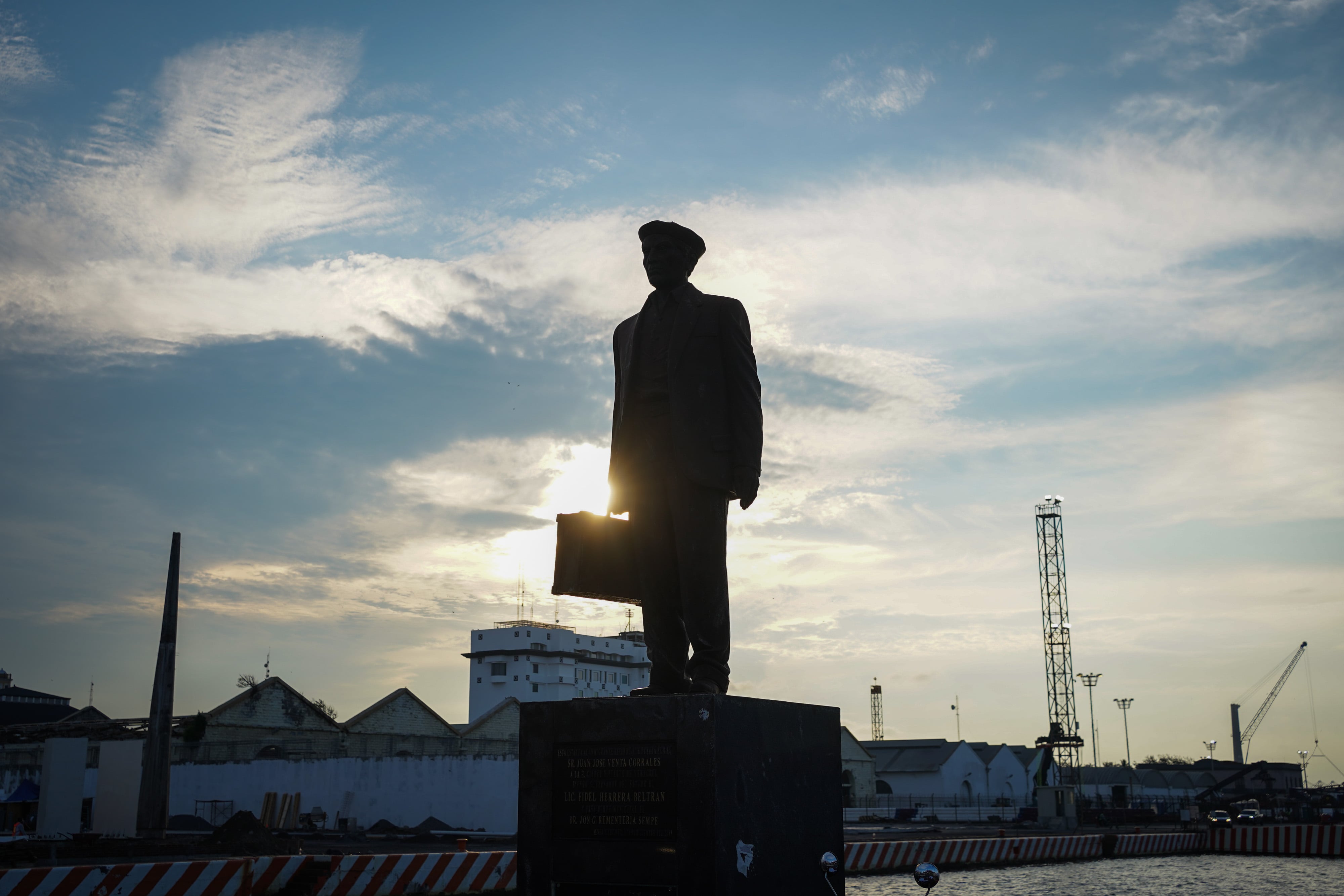 Estatua en homenaje al inmigrante español, ubicada en el Puerto de Veracruz, México.