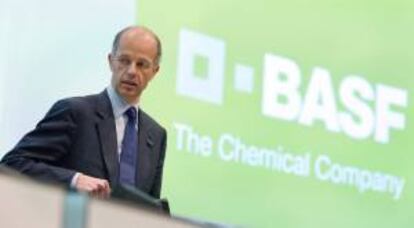 El presidente de BASF, Kurt Bock, durante la asamblea anual de la compañía celebrada en Mannheim (Alemania), el 27 de abril de 2012.