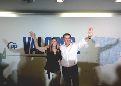 La presidenta de la Junta de Extremadura, María Guardiola, y el presidente del PP, Alberto Núñez Feijóo, este lunes en un acto del PP en Cáceres.