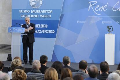 El presidente de CEAR Euskadi, Javier Galparsoro, durante la entrega del premio René Cassin.