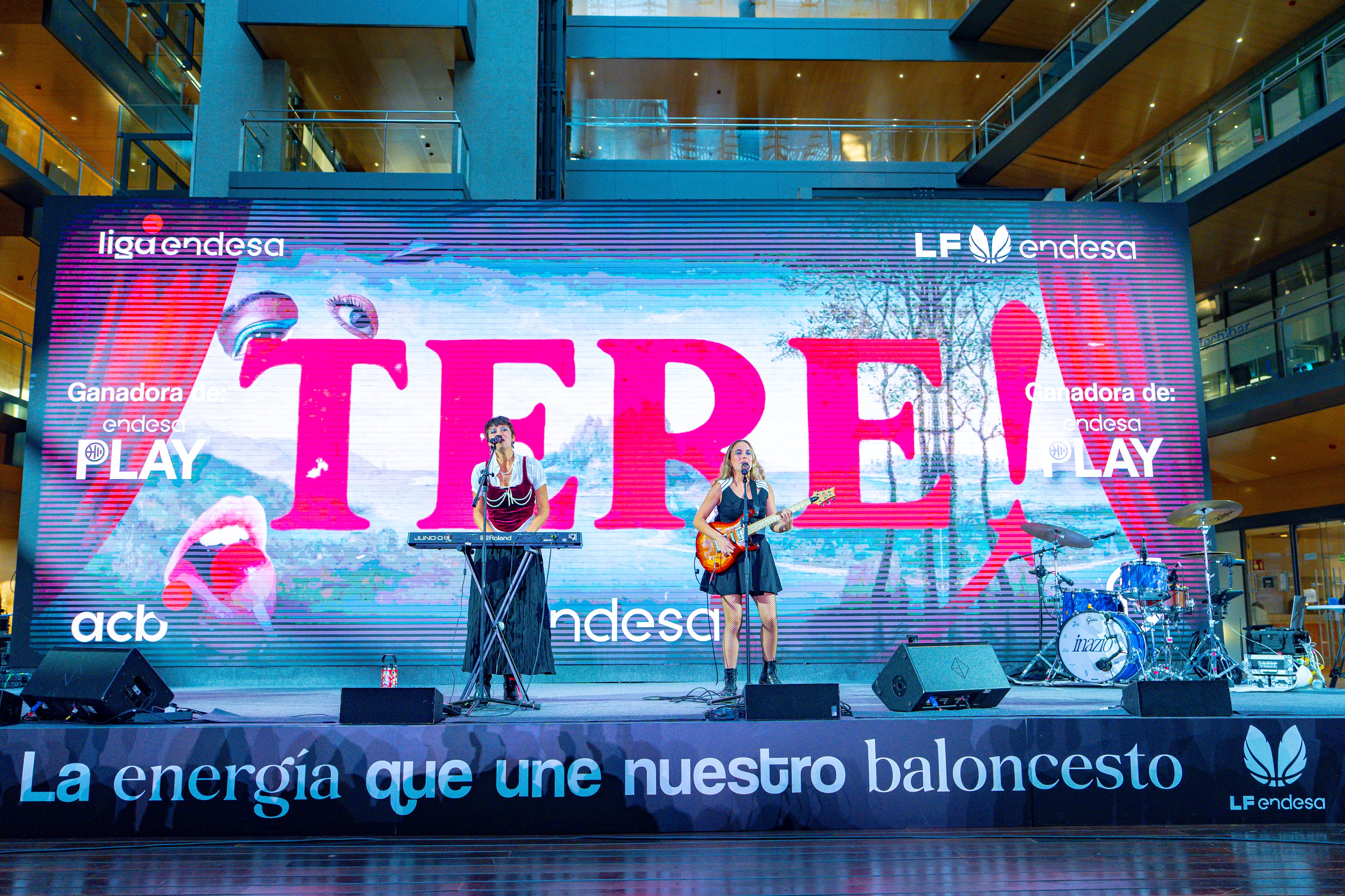Actuación musical de Tere!, banda vencedora del concurso Endesa Play 2026.