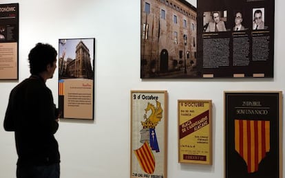 La exposici&oacute;n en las Cortes Valencianas incluye carteles y documentos de la &eacute;poca preauton&oacute;mica.