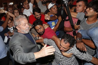 A segunda e definitiva saída de Lula do sindicato também foi tensa.