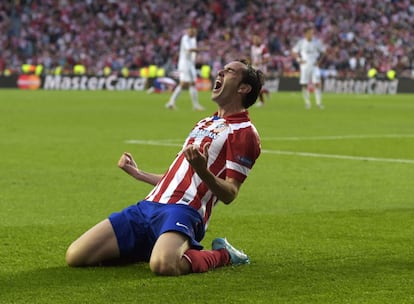 Diego Godin celebra su gol ante el Real Madrid.