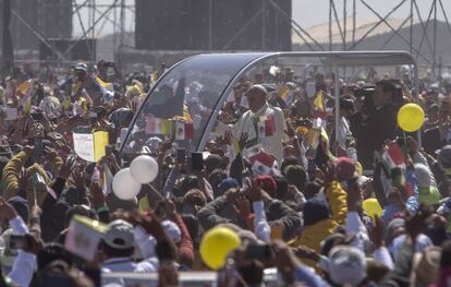 El Papa Francisco llegó a uno de los municipios más pobres de millón y medio de habitantes se acerca más la Santa Muerte, a la que muchos veneran