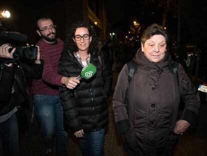Gabriela Serra i Marta Rovira, a la sortida de la reunió.