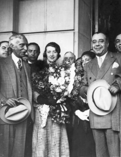 Francesc Macià amb la seva dona Eugènia Lamarca i el seu advocat francès en el cas, Henri Torrès.