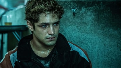 El actor Gabriel Leone, uno de los protagonistas de 'DOM', interpretará al piloto Ayrton Senna en la serie que prepara Netflix.