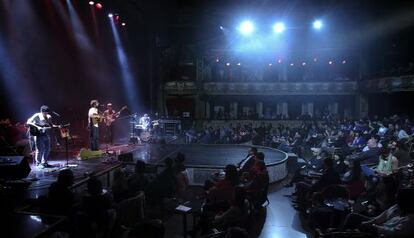 Manel, durante su concierto en el Calder&oacute;n.