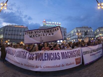 Concentración nocturna convocada por colectivos feministas para reclamar la erradicación de las violencias machistas.
 