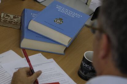 Primeros ejemplares del Diccionario Biográfico Español en la Real Academia de la Historia.