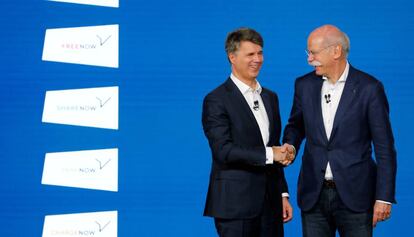 Harald Krüger, presidente de BMW y Dieter Zetsche, presidente de Daimler, en Berlín, hoy. 