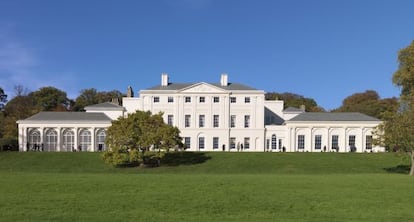 La recientemente restaurada fachada sur de la Kenwood House.
