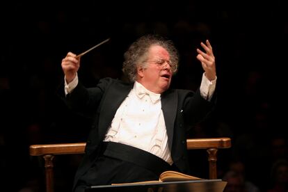 James Levine, al frente de la Sinfónica de Boston en el Carnegie Hall de Nueva York, en febrero de 2010.