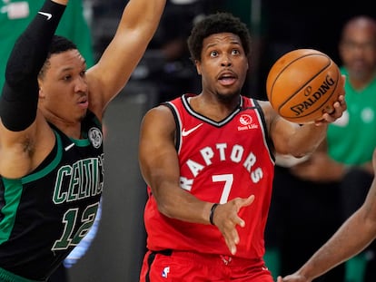 Kyle Lowry lanza pese a la oposición de Grant Williams-