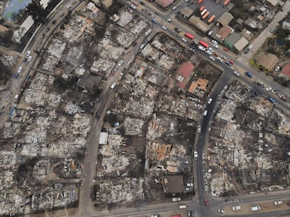 Los restos de tres manzanas que fueron arrasadas por el fuego. Los incendios han alcanzado ya 3 mil casas.