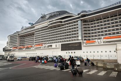 Un crucero atracado en el puerto de Valencia.