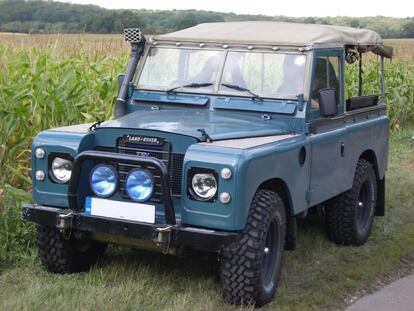 La rocosidad del Land Rover Series, el 4x4 desarrollado para el ejército británico en 1947 (imitando el exitoso Jeep que empleó EE UU en la Segunda Guerra Mundial), sigue convenciendo a los más exigentes.