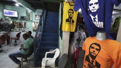 Camisetas de Bolsonaro em loja do Núcleo Bandeirante, próximo a Brasília, no Distrito Federal.