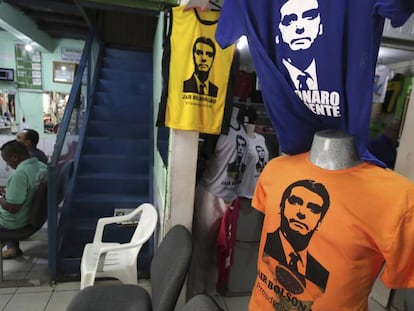 Camisetas de Bolsonaro em loja do Núcleo Bandeirante, próximo a Brasília, no Distrito Federal.